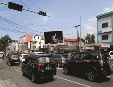 Sewa Reklame Billboard Tokabe.id - Di Gatot Subroto Street, di persimpangan Darussalam Street and Ayahanda Street, Medan Kota, Provinsi Sumatera Utara - Harga sewa billboard Medan