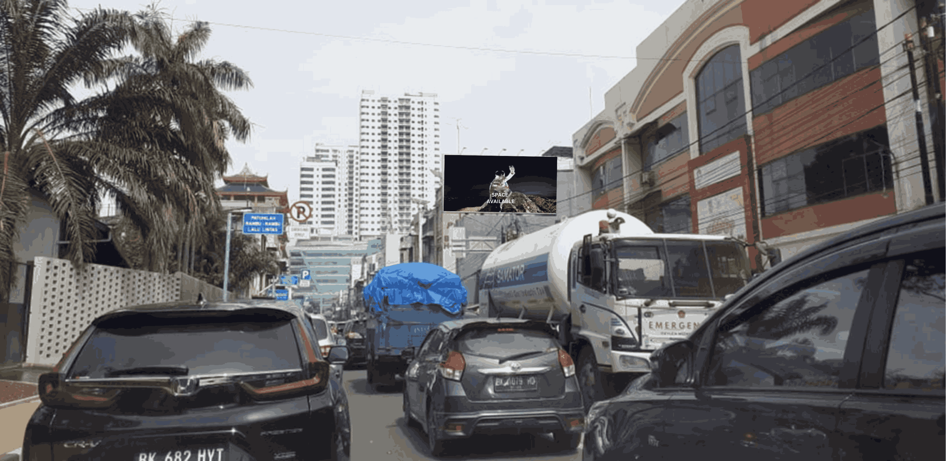 Sewa Reklame Billboard Tokabe.id - Di Irian Barat Street, di persimpangan dengan Sambu Street, Medan Kota, Provinsi Sumatera Utara - Billboard Lintas Sumatera