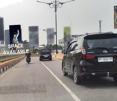 Sewa Reklame Billboard Tokabe.id - Sudirman Street, Pekanbaru, di persimpangan dengan Cendrawasih Street - Sewa baliho Medan murah