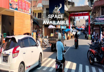 Sewa Reklame Billboard Tokabe.id - Di Yos Sudarso Street, Market Area, Tanjung Pandan Kecamatan, Belitung Kabupaten (view of Tanjung Pandan Market, Belitung) - Titik billboard strategis Medan