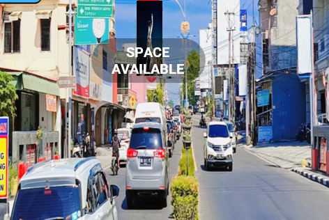 Sewa Reklame Billboard Tokabe.id - Di Soekarno-Hatta Street, Semabung Traffic Light Persimpangan, Girimaya Kecamatan, Pangkal Pinang City (view from Pangkal Pinang City Center towards Koba) - Pasang iklan billboard Medan